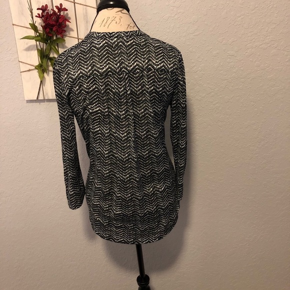 1[H&M] Medium black and white top 3/4 sleeve - Picture 3 of 4